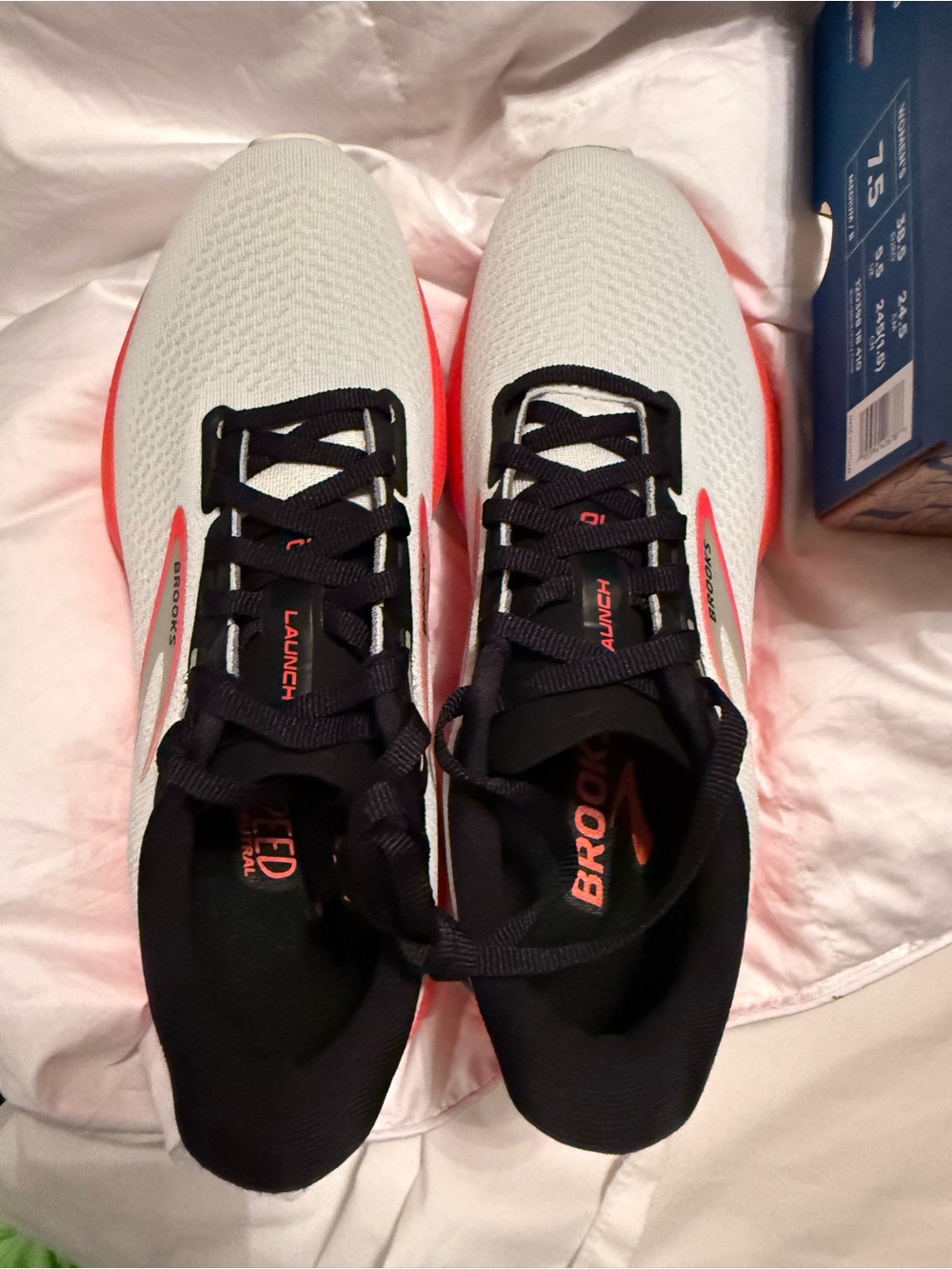 Brooks Launch 10 Women’s Coral & White Running Sneakers - Picture 7 of 7